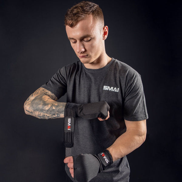 Boxing Quick Hand Wraps man using wraps