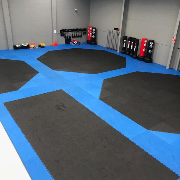 Octagon Jigsaw Mat - 3cm SMAI In a gym